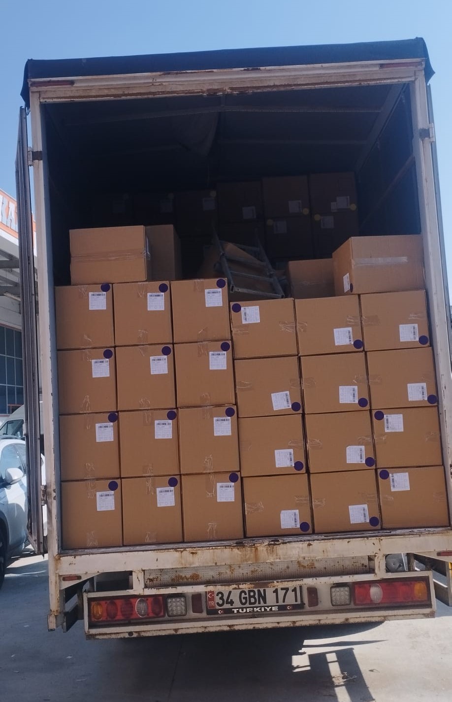 Kocaeli Gebze Ankara Makyaj ve Temizlik Ürünleri Kamyonet Nakliye Hizmeti